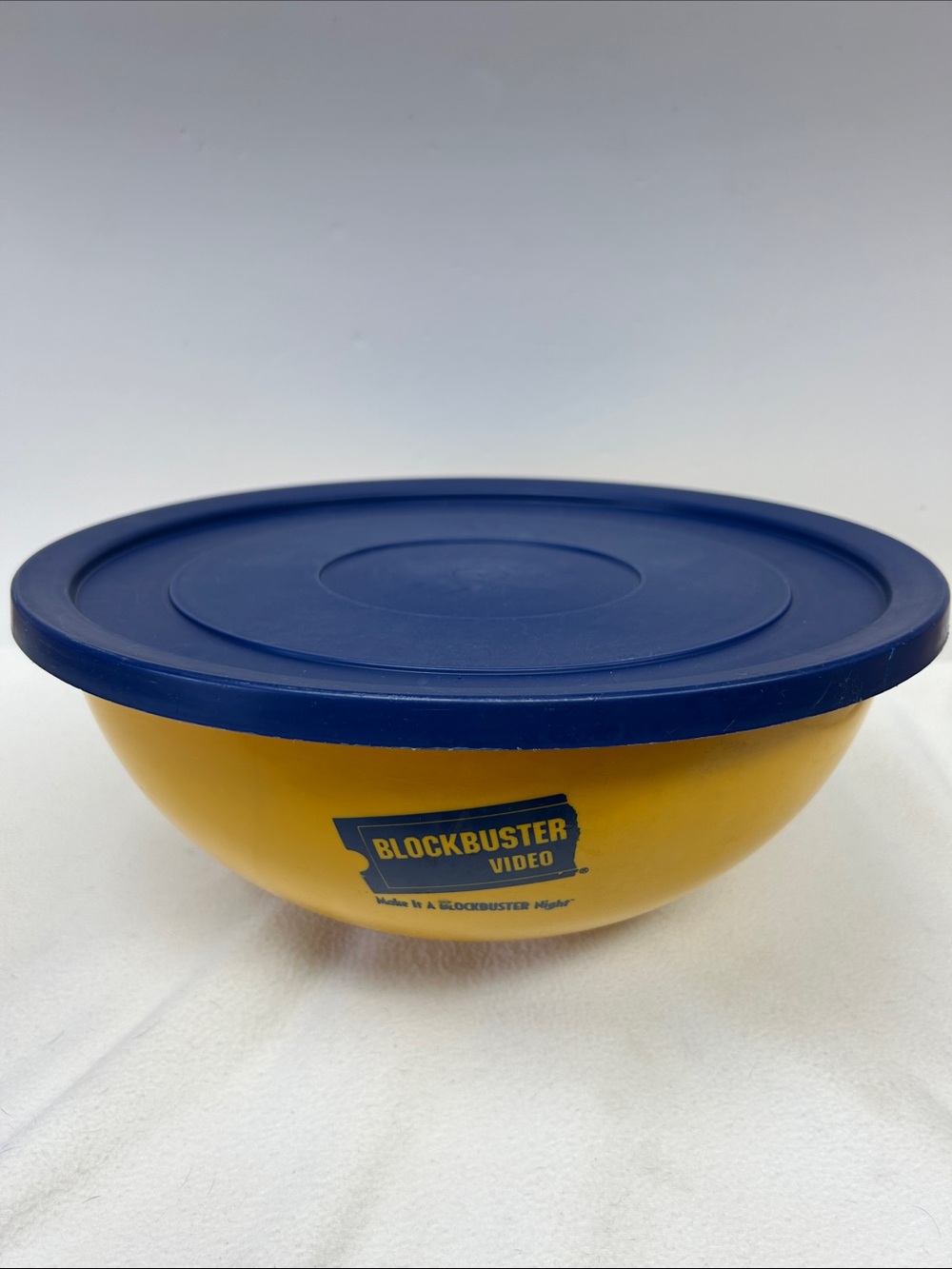 Vintage 1990’s BLOCKBUSTER VIDEO promotional Sterilite 7 QT lidded plastic bowl